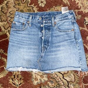 Levi’s mini skirt